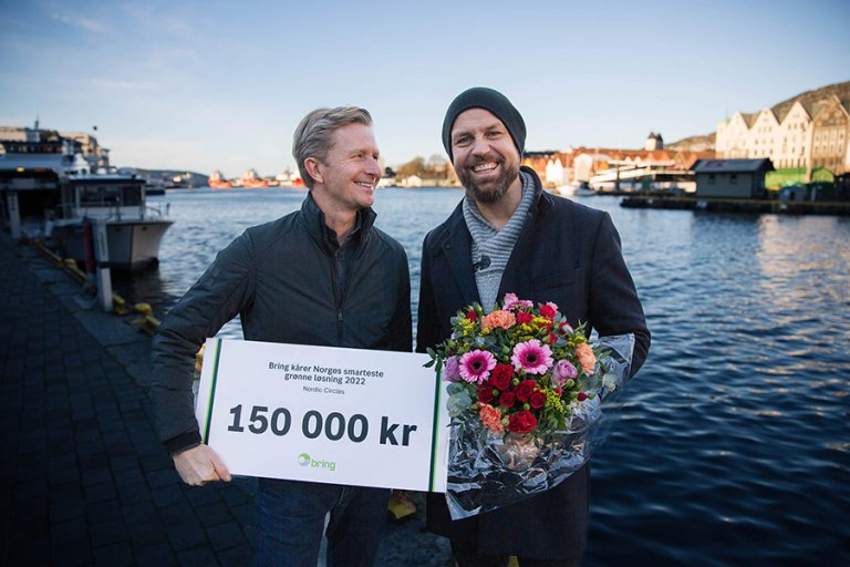 Colin Campbell overrekker premien til Fredrik Barth