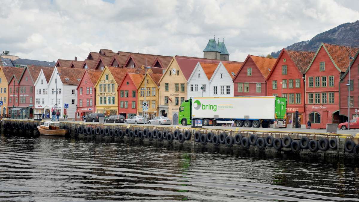 Bring-lastebil på Bryggen i Bergen